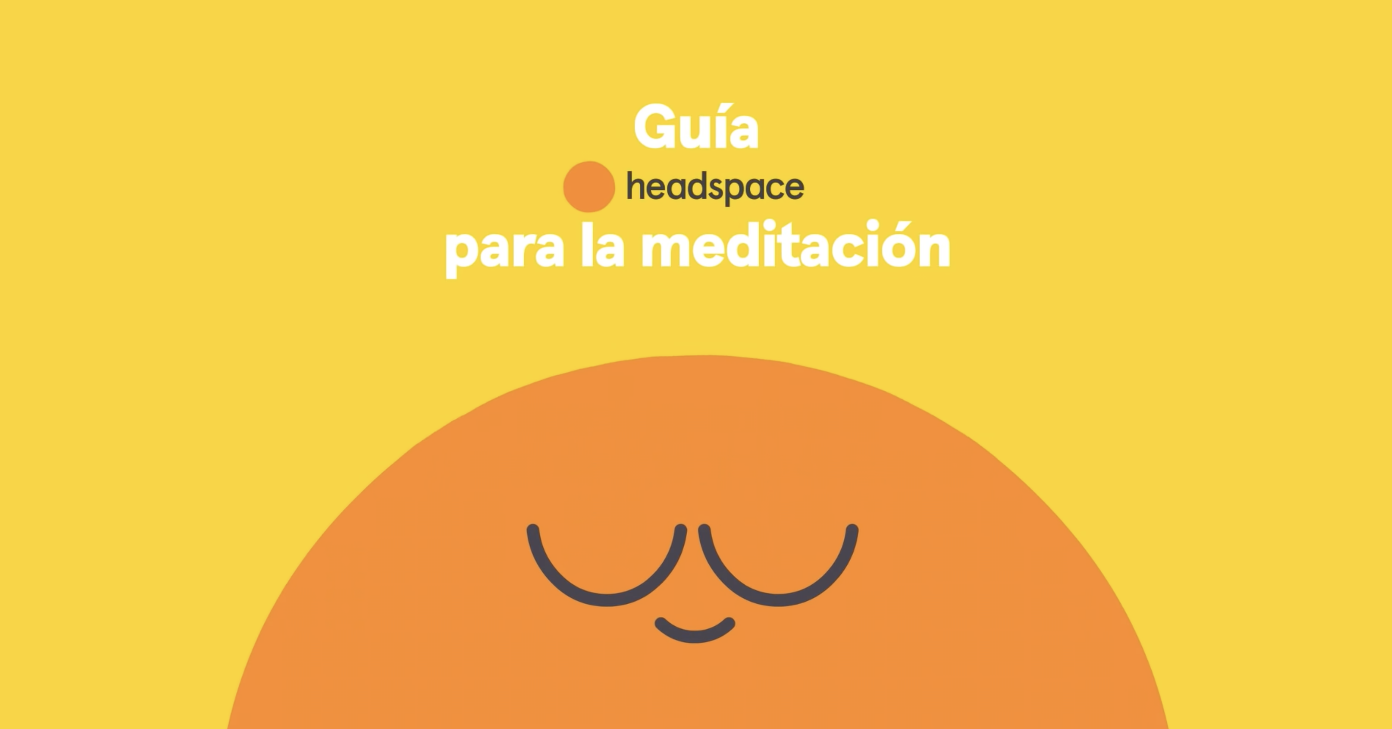Emoticón naranjo de cara complaciente con un fondo amarillo.